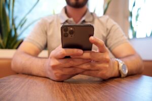 生成AIで金融業界を革新するスタートアップ「Traive」の全貌と可能性| 生成AI活用事例